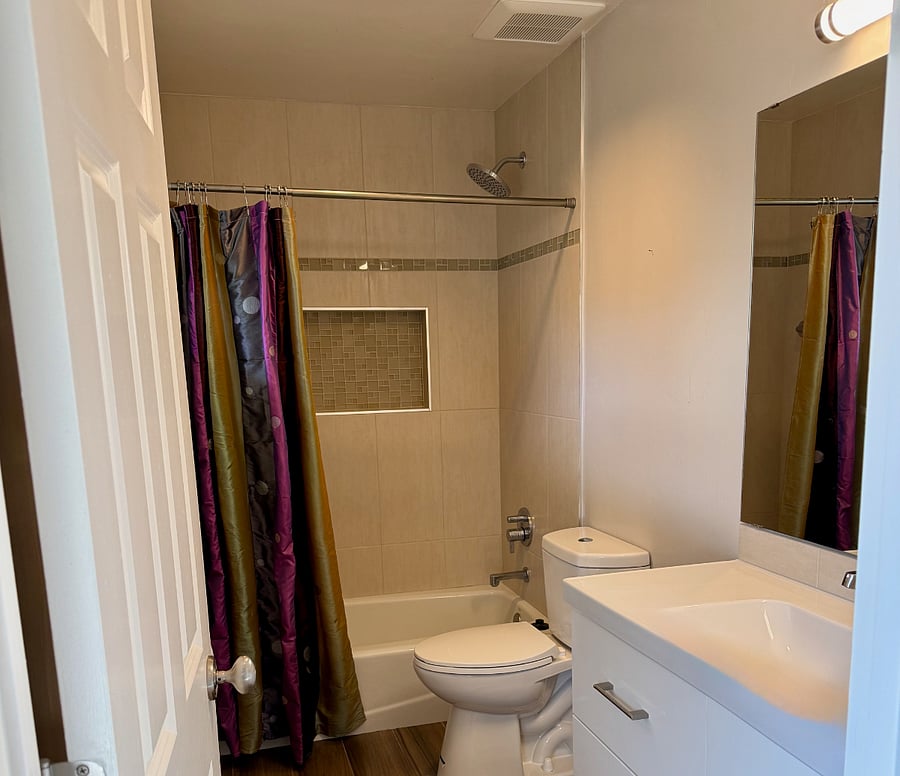 Full bath upstairs