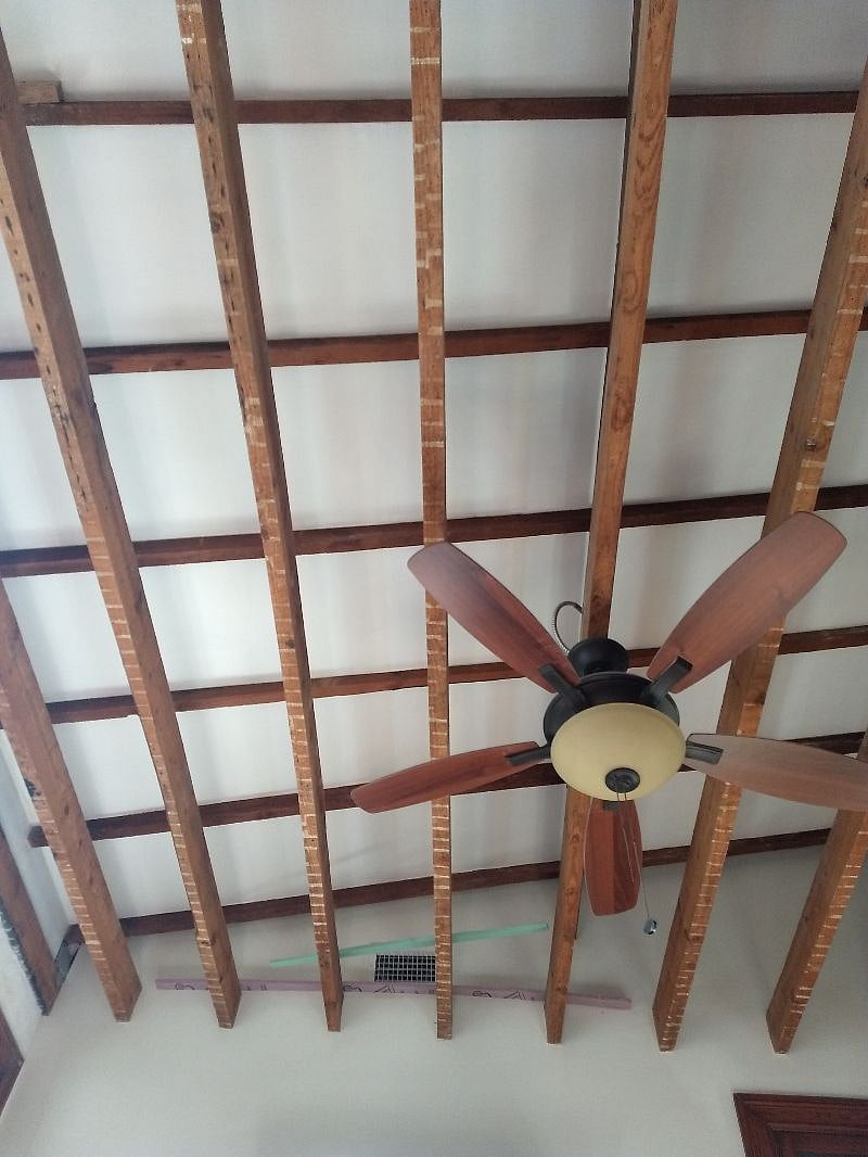 Backbedroom's vaulted ceiling