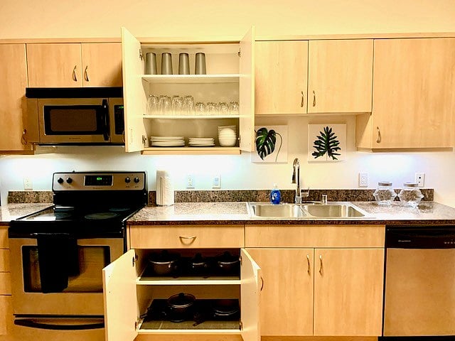 Furnished Finder property 296316_13 photo 11
