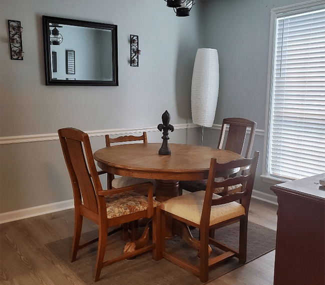 Dining room
4 place dining table, storage, chandelier, and be utilized for studying, ect.