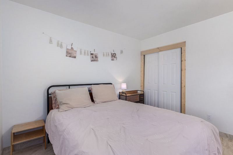 Second bedroom, queen bed