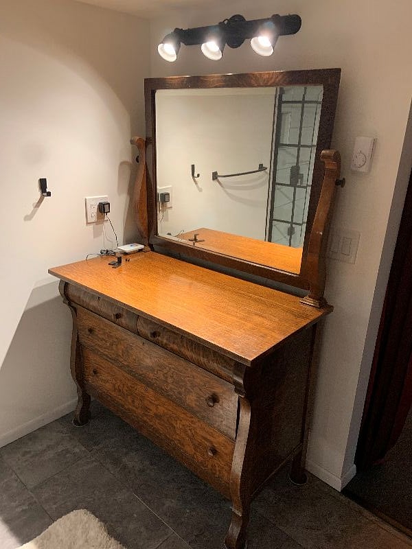 Bathroom vanity
