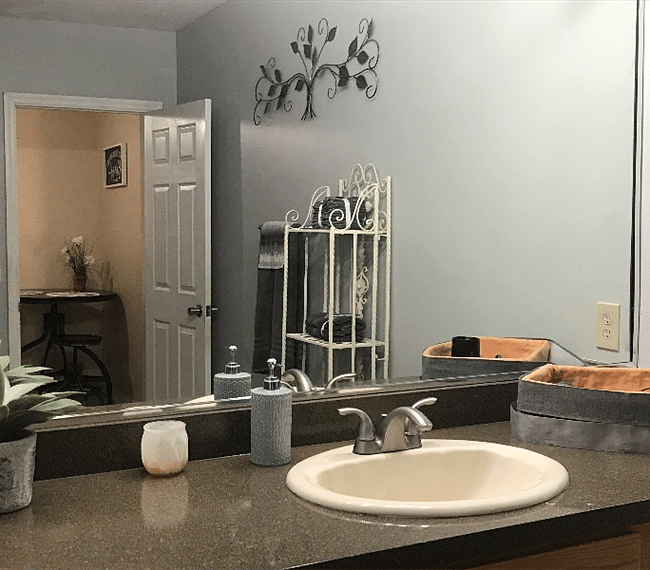 Bathroom - picture 2