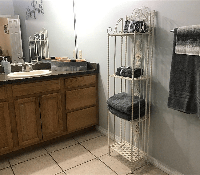 Bathroom - picture 1