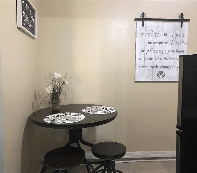 Bistro seating in kitchenette