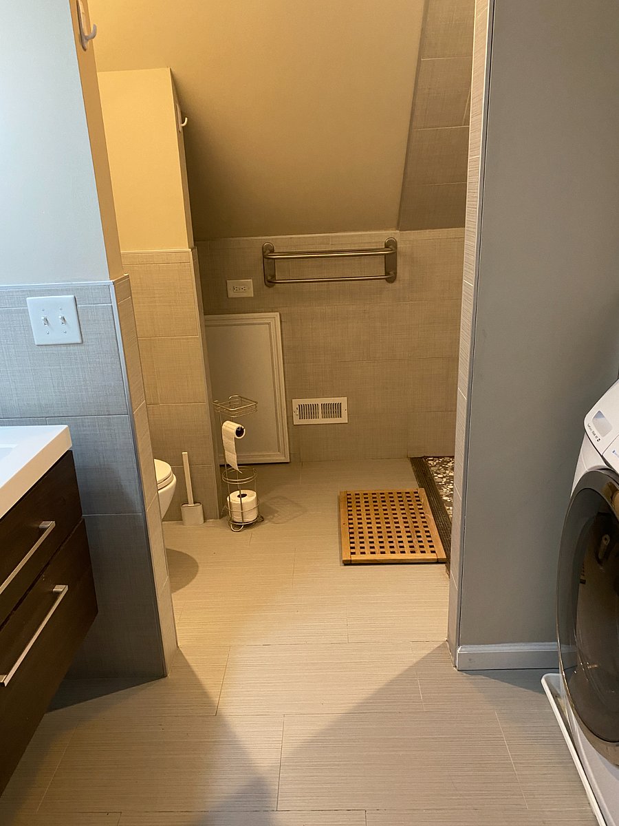 bath with washer/dryer