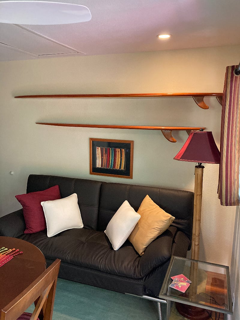 Another view of the sitting space.