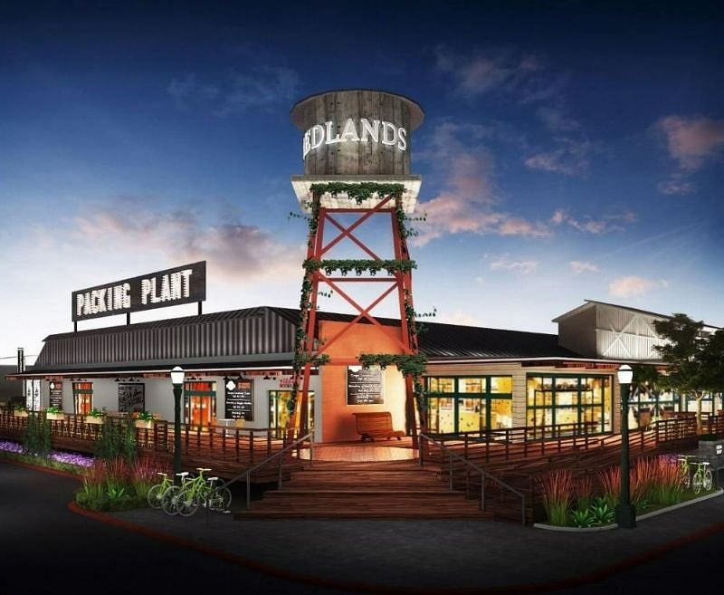 The more modern Redlands packing house district had shops and dining as well.