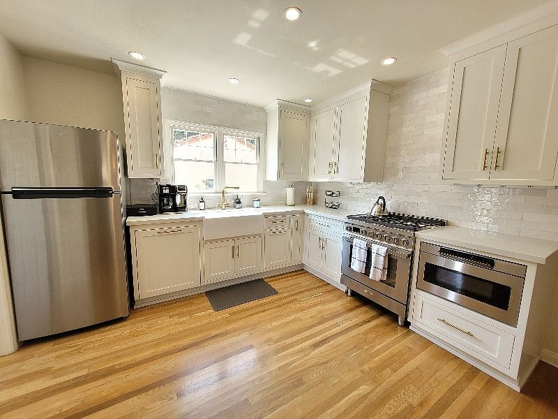 This is tastefully designed kitchen is equipped for all your cooking needs.