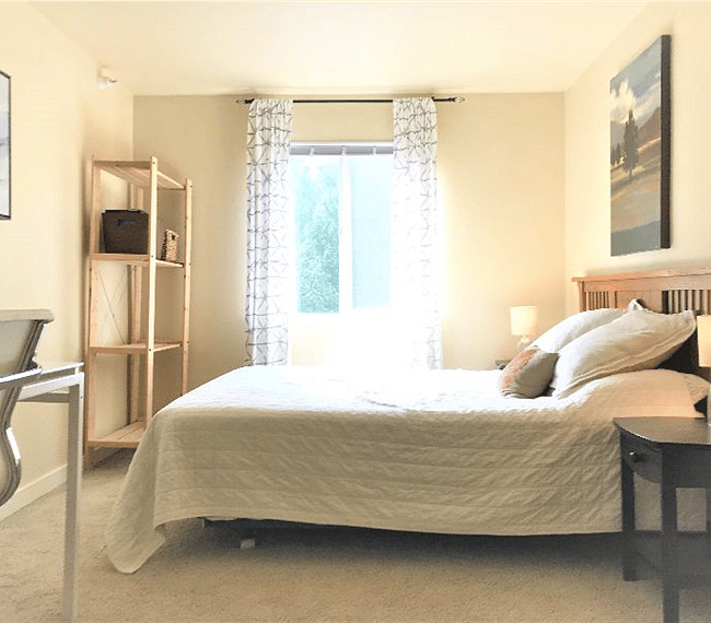 Second bedroom:
Queen bed, desk, and large closet