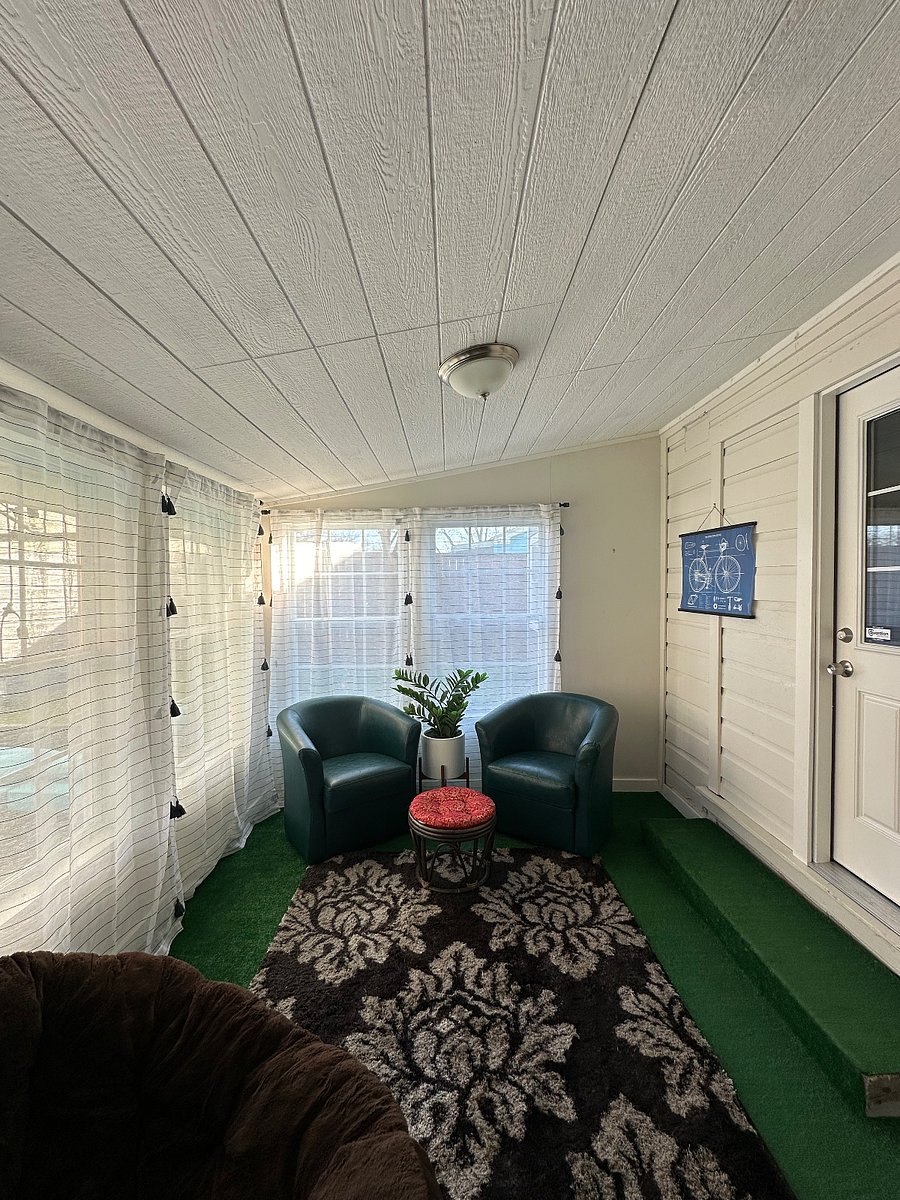 Sunroom. Great for pets. It is heated and air conditioned.