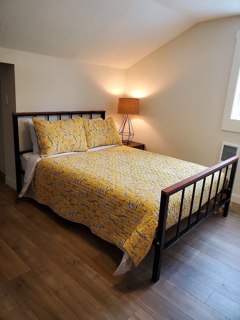 Good quality queen bed in bedroom