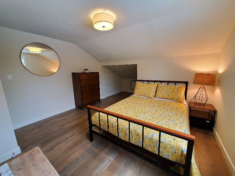 Plenty of storage for you you and a good quality queen bed in bedroom