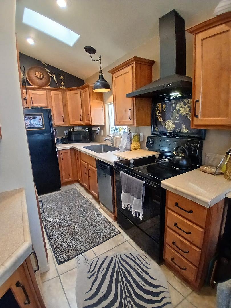 the well appointed kitchen with dishwasher 