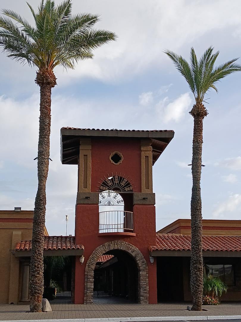 Main clubhouse,where you find post office, guest services and activities office. 