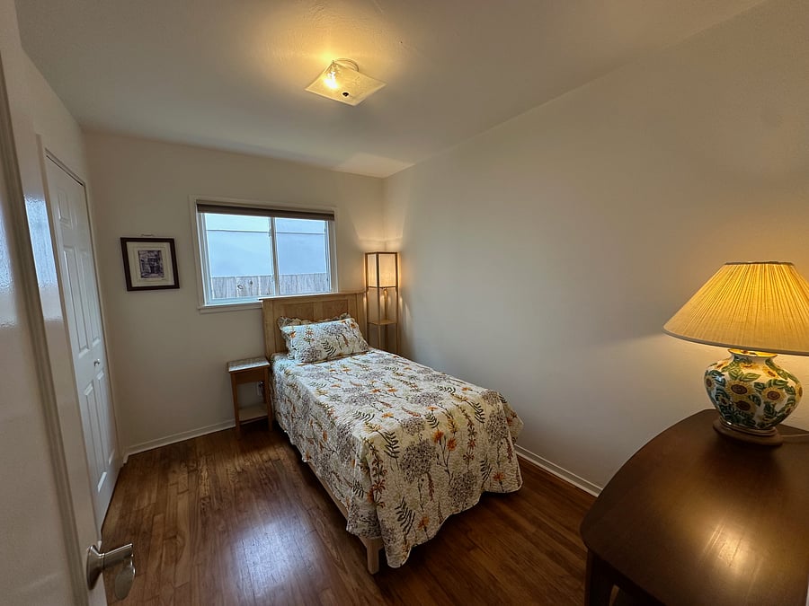 Third bedroom; 2nd twin available.