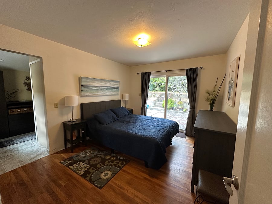 Master bath and laundry access from master bedroom