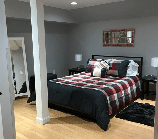 Bedroom with queen size, tempur-pedic mattress.