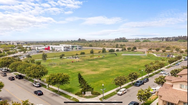 Dog park and recreational park within walking distance.