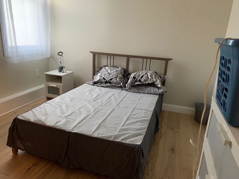 Middle Bedroom