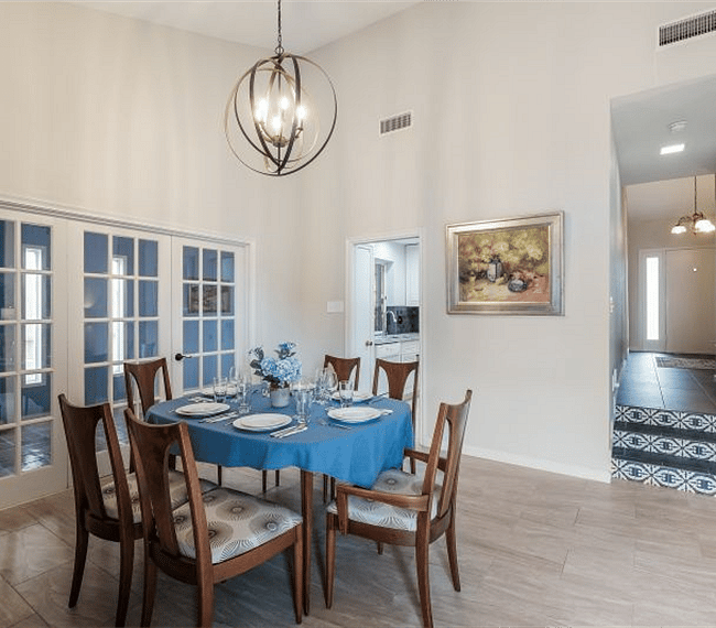 Diningroom table for 6