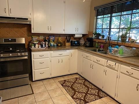 Kitchen is supplied with all the appliances needed; as well as complete cookware, glassware and cooking utensils. Laundry room is next to kitchen - it is stocked with laundry detergent, bleach and drying sheets for your use. 