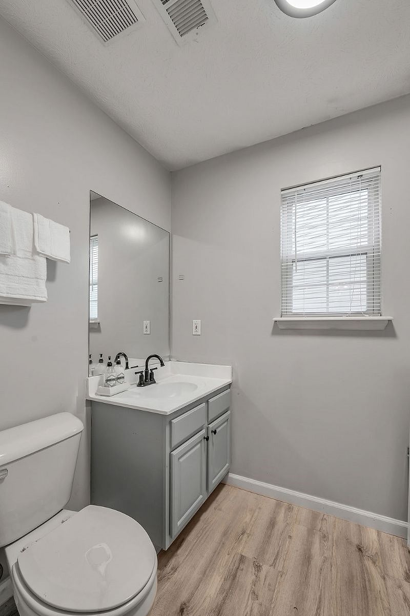 2nd bedroom bathroom