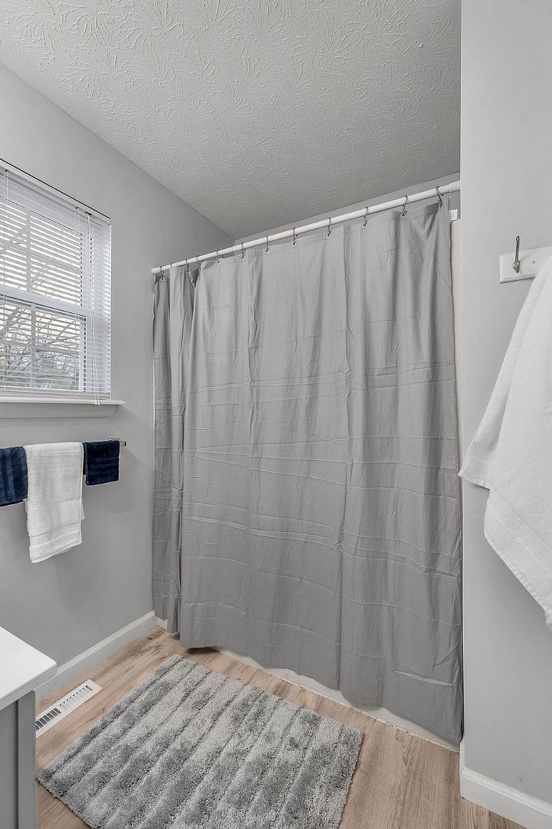 master bedroom bathroom