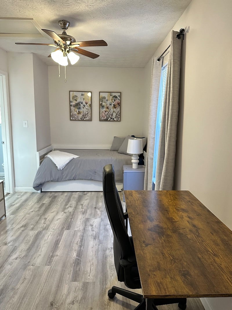 3rd bedroom with computer deck