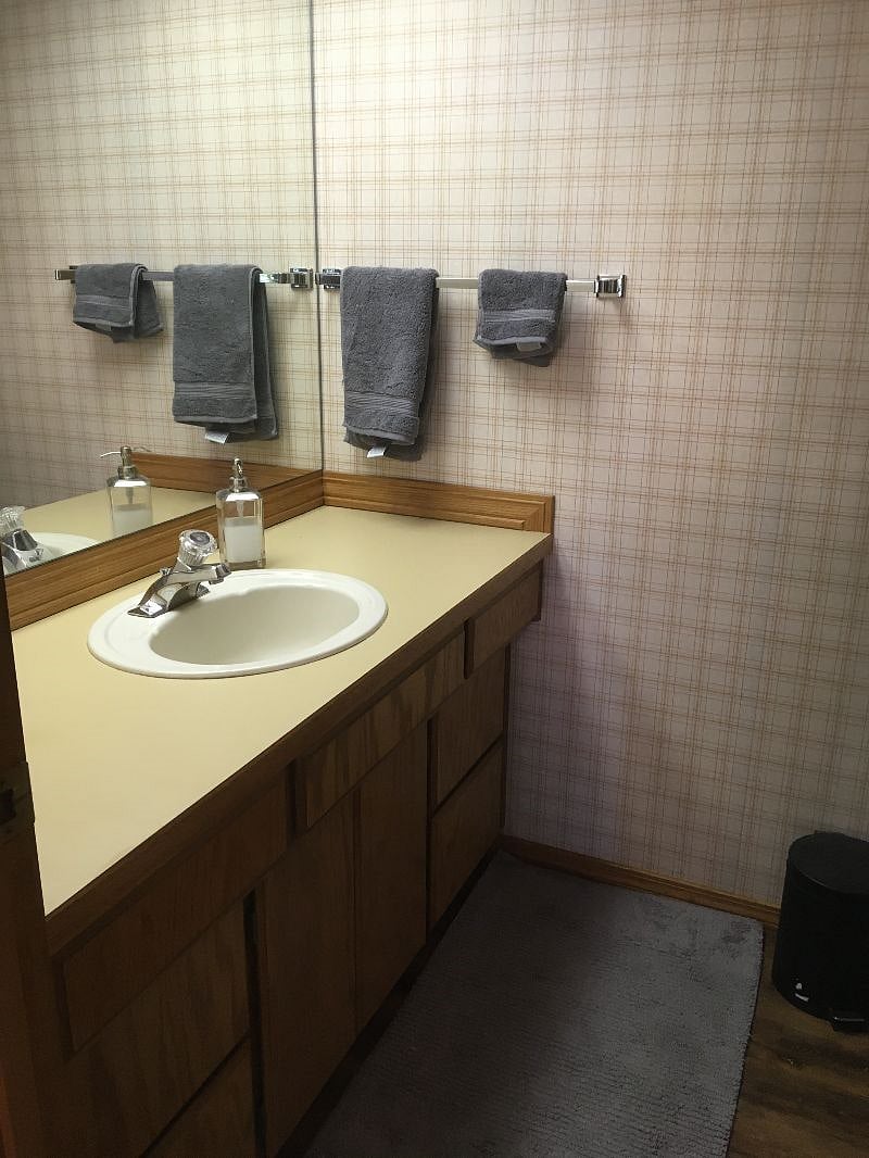 Bathroom sink