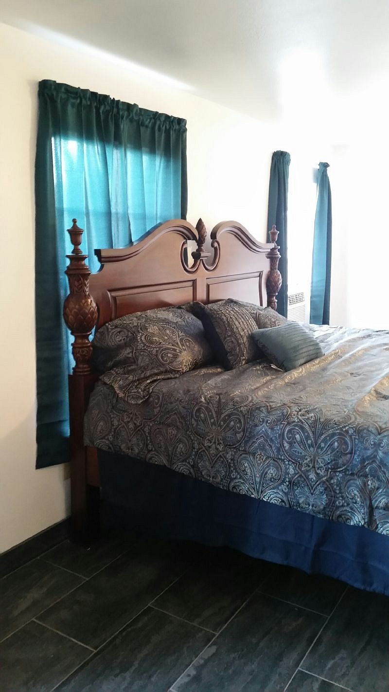 King size REAL Antique Mahogany Bed! NEW MATTRESS!