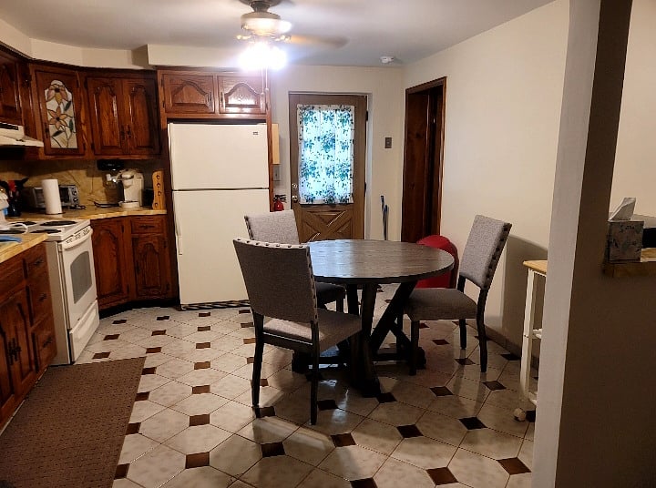 Eat in kitchen