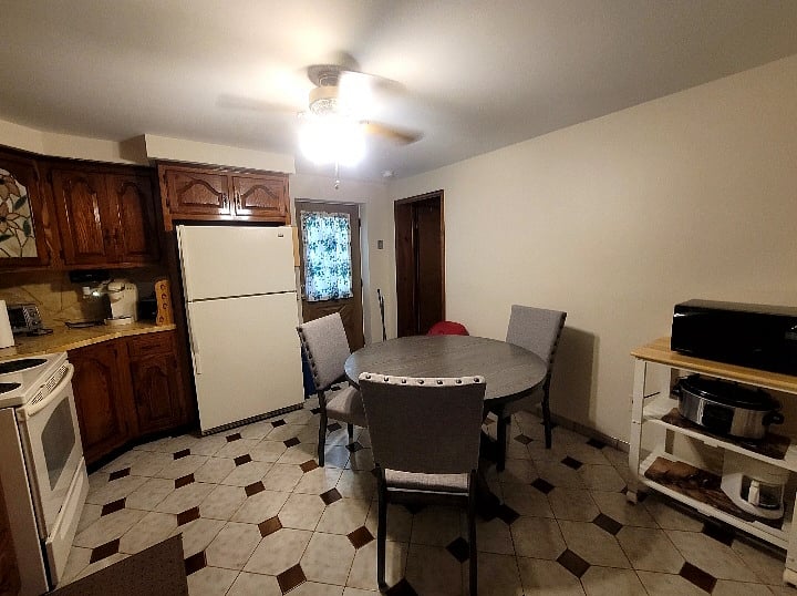 Eat in kitchen