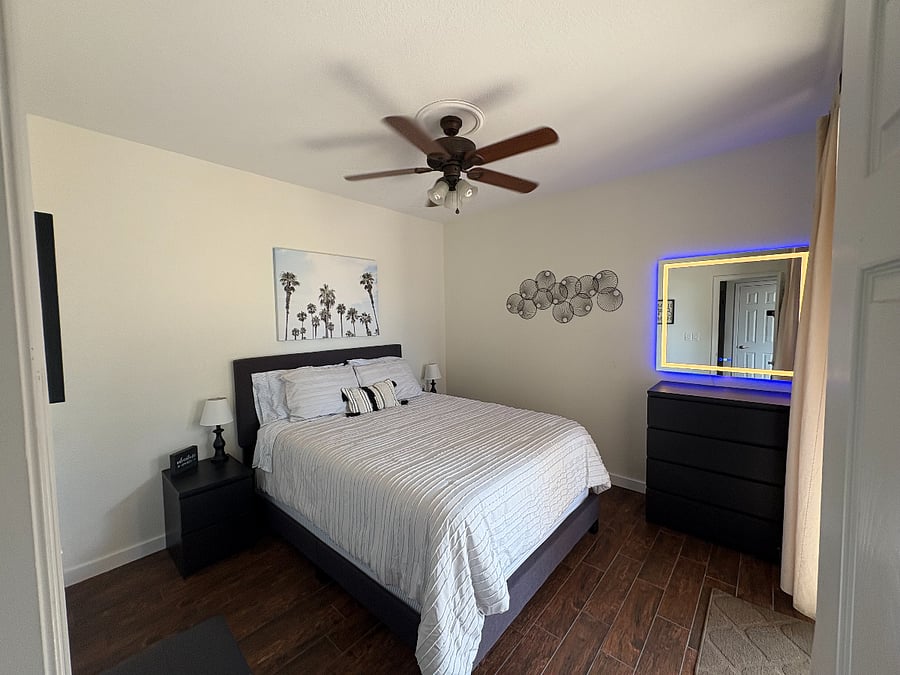 Guest Room - Queen Bed w/ Closet