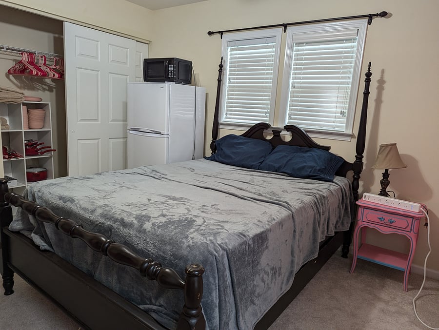 Make this your own oasis. Nice quiet room w all the amenities Qn bed, nightstand, dresser, desk, chair, 55" TV. Room has UR own fridge/freezer, Microwave, Toaster oven, Toaster, Coffee Pot, pots & pans, Dishes. Everything U 
need right @ UR fingertips