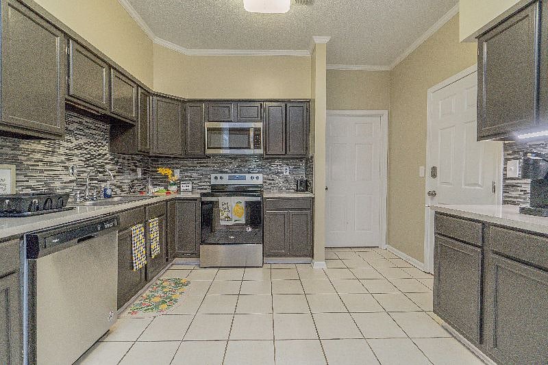 Furnished Finder property 299426_1 photo 13
