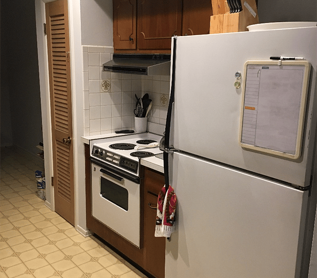 Full frig, toaster, no ice maker