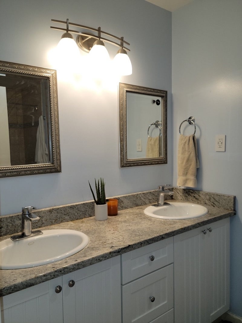 Upstairs Bathroom 