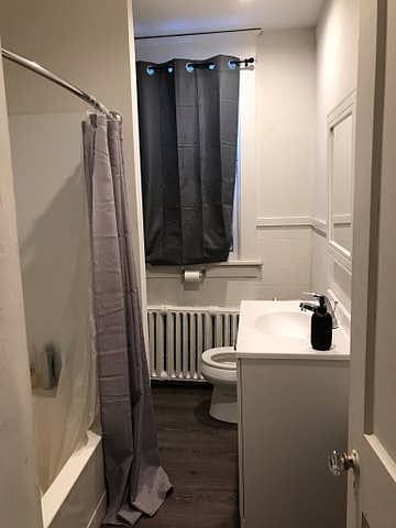 1st Flr Bathroom