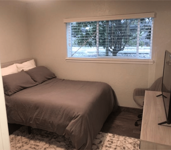 second bedroom full size bed