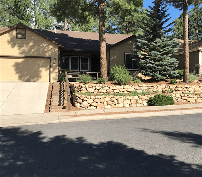 Front view of the house 