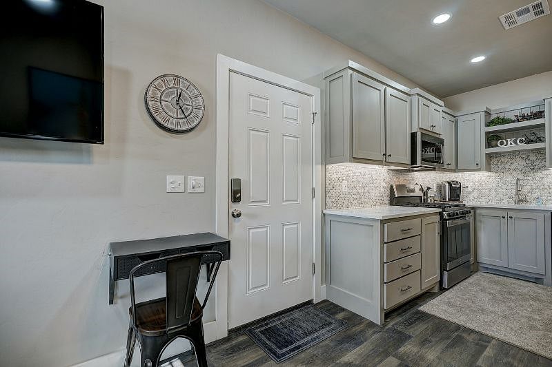 Furnished Finder property 299887_1 photo 12
