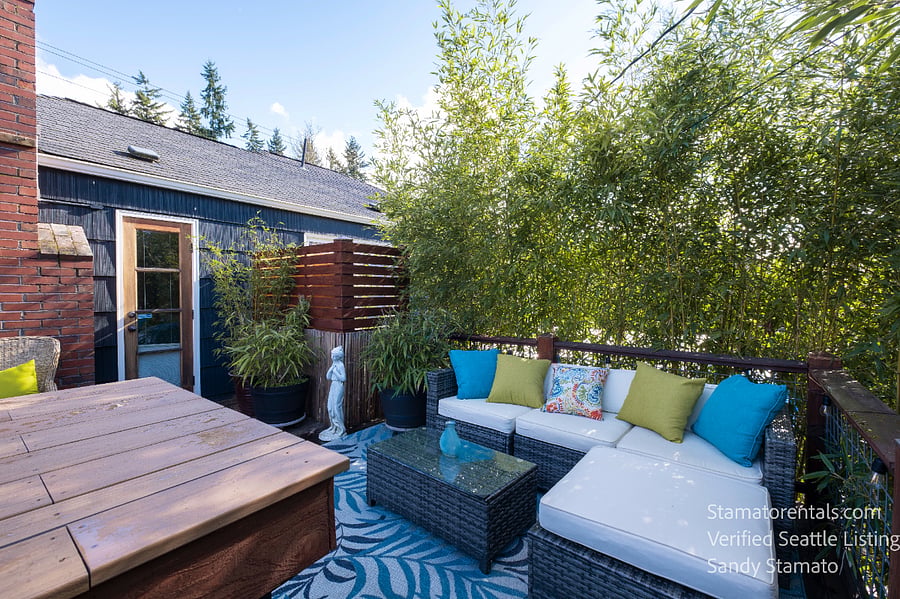 True outdoor living. The bamboo and 12ft hedge on the other side of the deck offers such privacy and quiet!