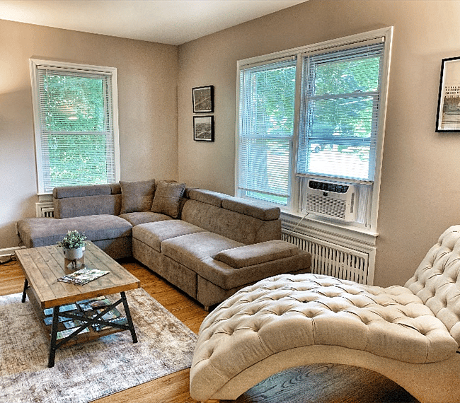 Livingroom with gas fireplace