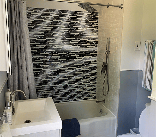 Second floor full bathroom