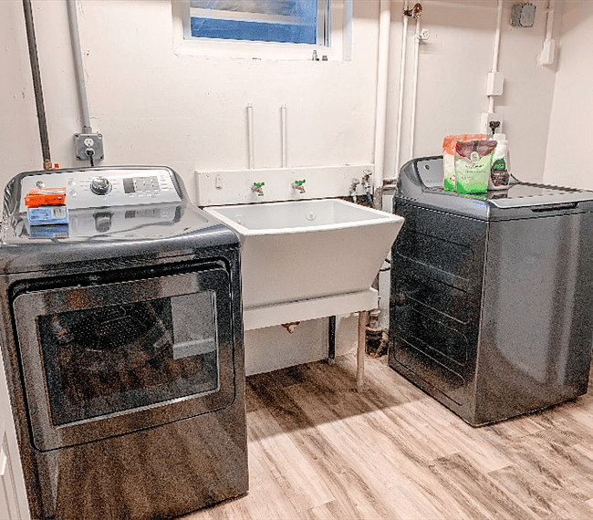 Washer/Dryer in the basement