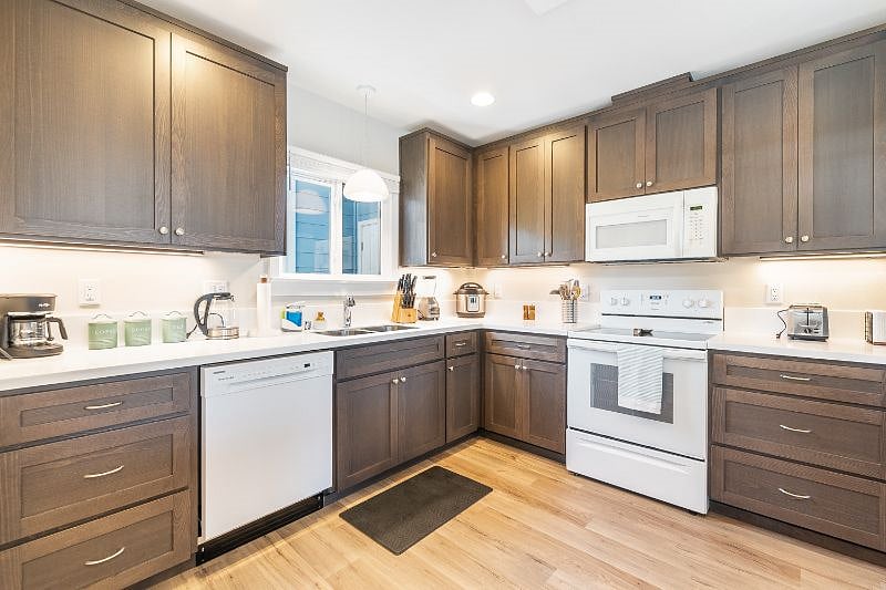 Furnished Finder property 300060_4 photo 9