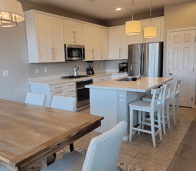 Spectacular fully appointed kitchen and dining 