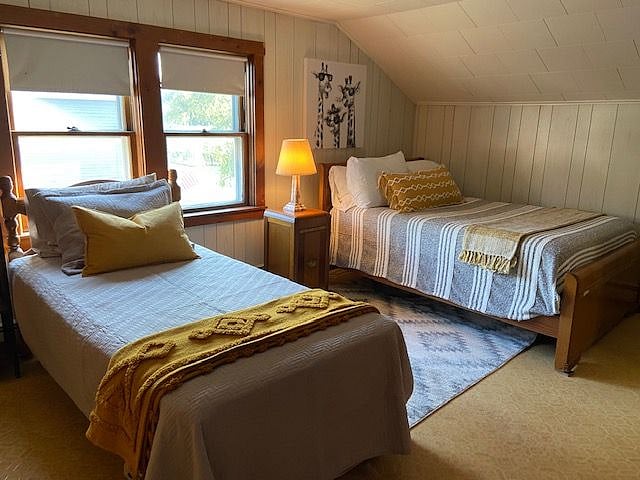 Full size + twin bed, with TV, and access to Jack-and-Jill half bath.