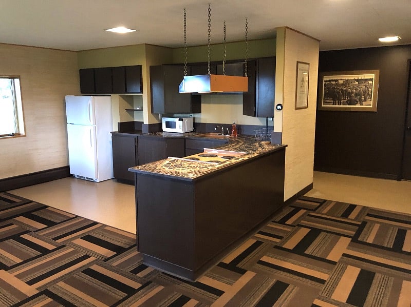 Full size refrigerator, stove top, oven, microwave, air fryer & keurig (no dishwasher)